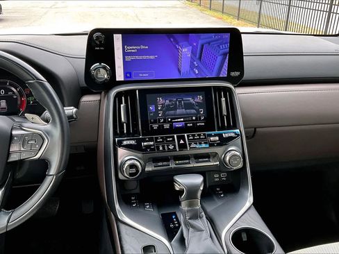 Used 2024 Lexus LX 600 4WD w/ Luxury Package image 8