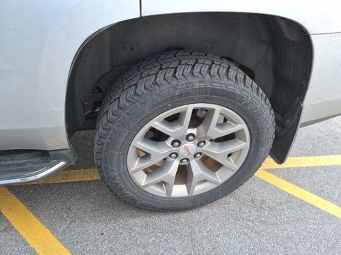Used 2019 GMC Yukon SLE w/ SLE Value Package AWD/4WD image 8
