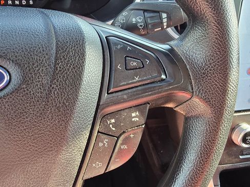 Used 2021 Ford Edge SE image 22