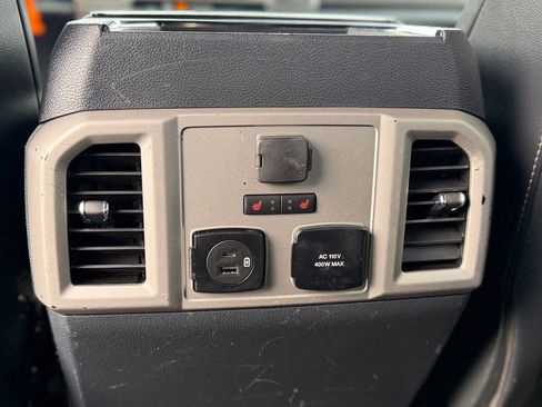 Used 2022 Ford F350 Lariat image 9