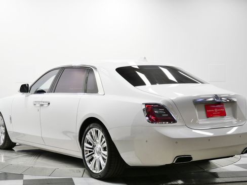 Used 2024 Rolls-Royce Ghost Extended Wheelbase image 7