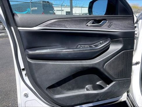 Certified 2023 Jeep Grand Cherokee Limited image 18