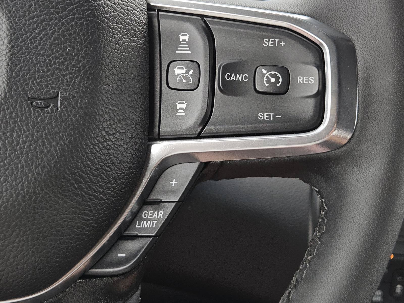 Used 2026 RAM 2500 Laramie AWD/4WD image 22