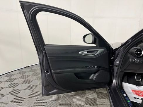 Used 2025 Alfa Romeo Giulia AWD w/ Veloce Package AWD image 15