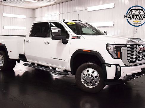 Used 2025 GMC Sierra 3500 Denali w/ Denali Reserve Package AWD/4WD image 1