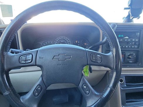 Used 2004 Chevrolet Suburban LS w/ Preferred Equipment Group image 12