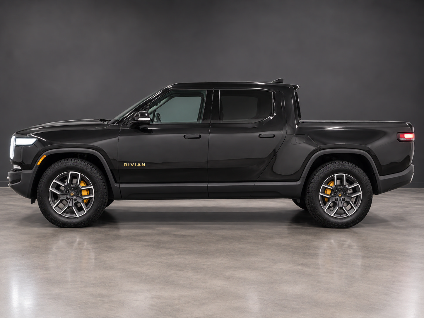 Used 2022 Rivian R1T Adventure AWD/4WD image 5