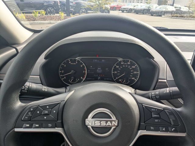 Used 2025 Nissan Altima 2.5 SV FWD image 25