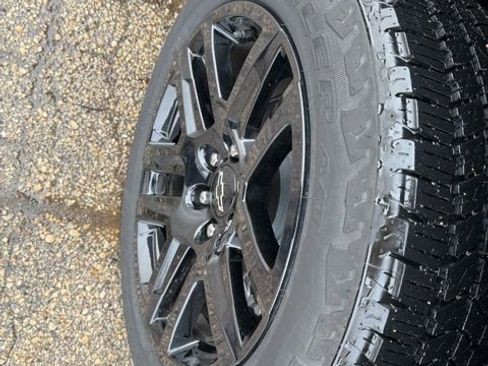 Used 2025 Chevrolet Colorado Z71 w/ Technology Package image 29