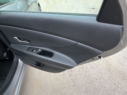 Used 2024 Hyundai Elantra Limited image 21