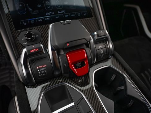 Used 2023 Lamborghini Urus Performante AWD/4WD image 19
