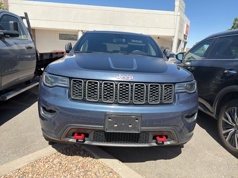 Used 2019 Jeep Grand Cherokee Trailhawk w/ Trailhawk Luxury Group AWD/4WD image 2