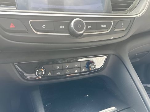 Used 2018 Buick Regal Preferred w/ Sights and Sounds Package AWD/4WD image 23