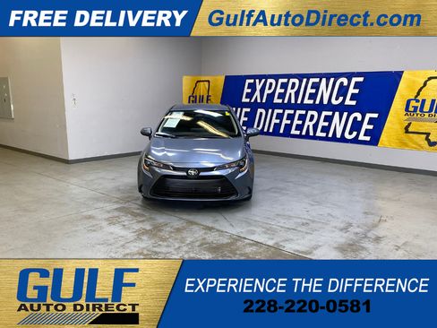 Used 2025 Toyota Corolla LE FWD image 3
