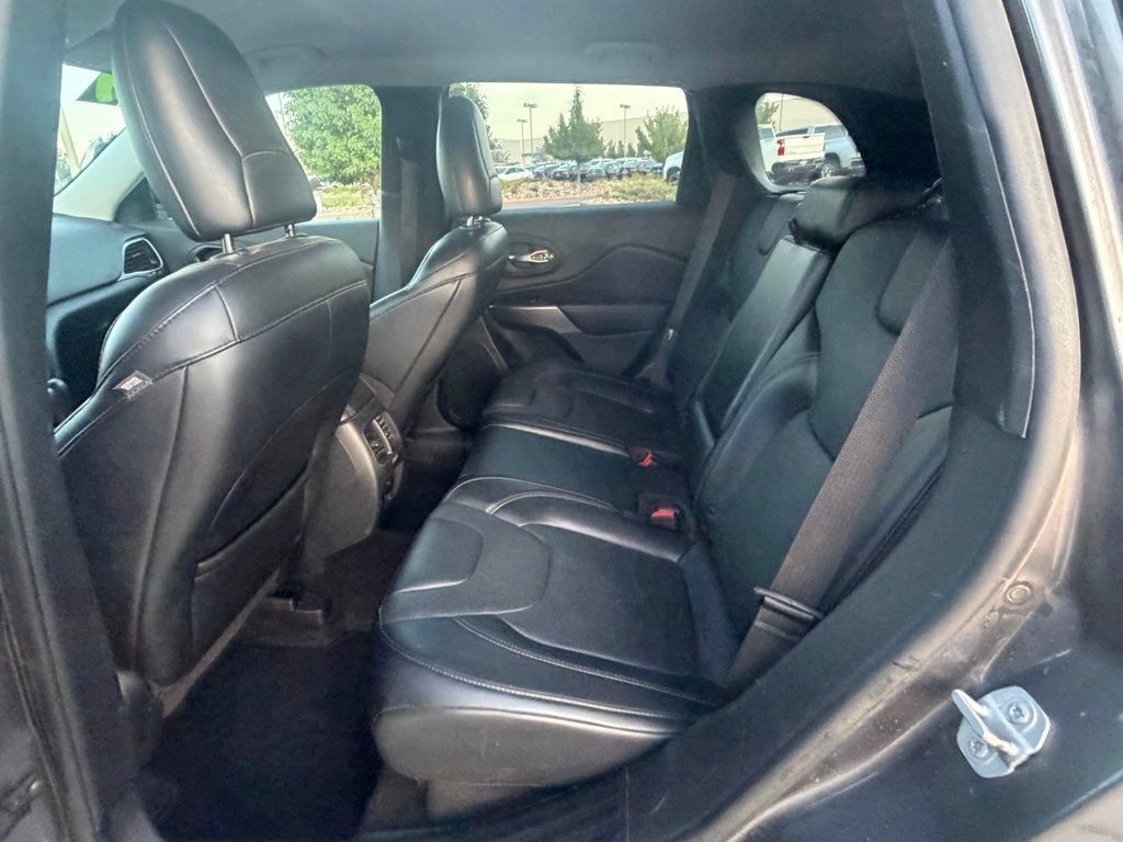 Used 2019 Jeep Cherokee Limited AWD/4WD image 25