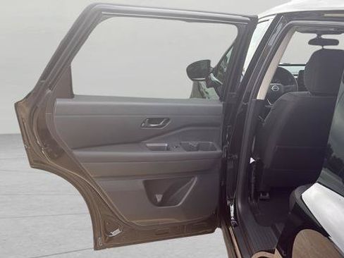 New 2026 Nissan Pathfinder SV w/ SV Premium Package FWD image 29