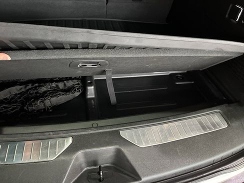 Used 2023 Chevrolet Suburban Premier image 10