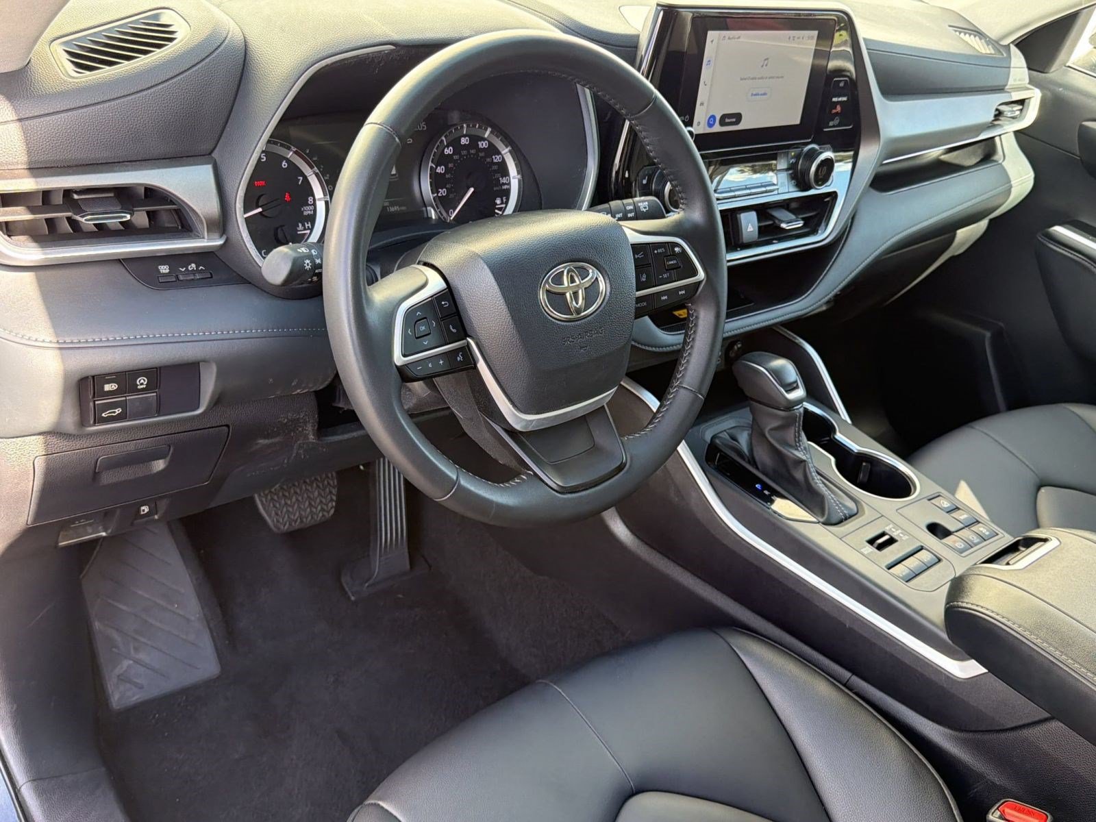 Used 2026 Toyota Highlander XLE AWD/4WD image 4