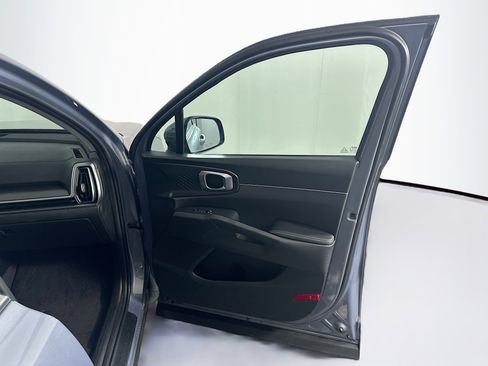 Used 2024 Kia Sorento S image 34