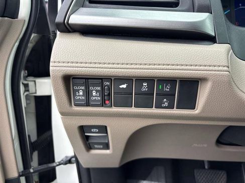 Used 2018 Honda Odyssey EX-L image 20