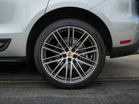 Certified 2026 Porsche Macan AWD/4WD image 12