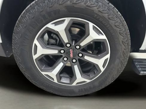 Used 2025 GMC Yukon AT4 Ultimate w/ LPO, Floor Liner Package AWD/4WD image 47