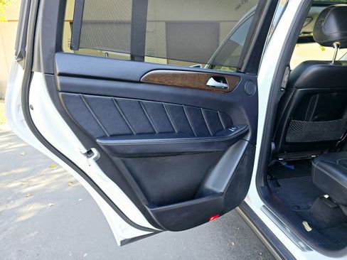 Used 2015 Mercedes-Benz GL 450 4MATIC w/ Lighting Package image 45