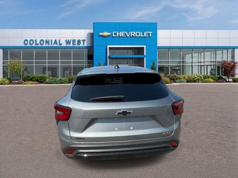Used 2026 Chevrolet Trax RS w/ Sunroof Package FWD image 4