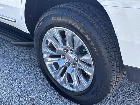 Used 2025 GMC Yukon Denali AWD/4WD image 12
