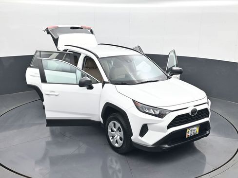 Used 2020 Toyota RAV4 LE FWD image 29