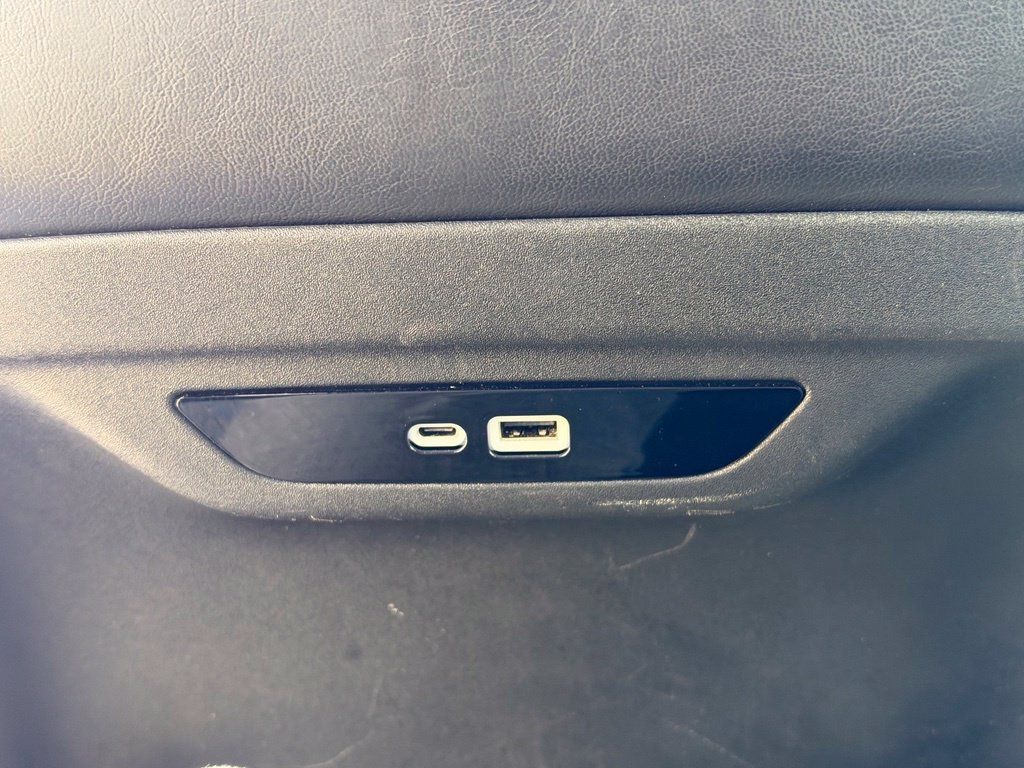 Used 2025 Chrysler Pacifica Select FWD image 35