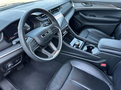 Used 2024 Jeep Grand Cherokee L Limited w/ Luxury Tech Group II image 10