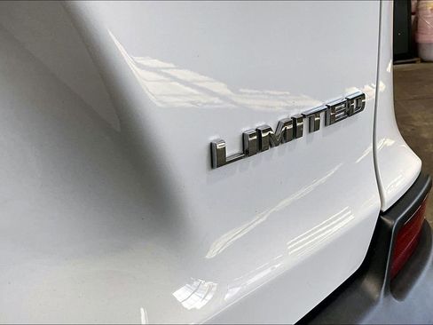 Used 2022 Jeep Cherokee Limited image 8