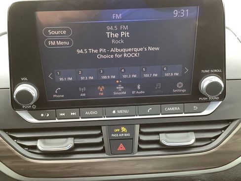 Used 2024 Nissan Altima 2.5 SV image 11