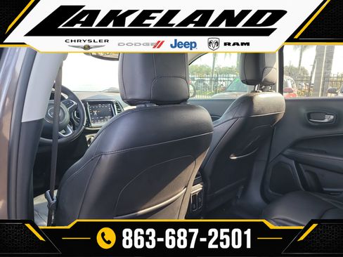 Used 2018 Jeep Compass Limited w/ Navigation Group AWD/4WD image 12