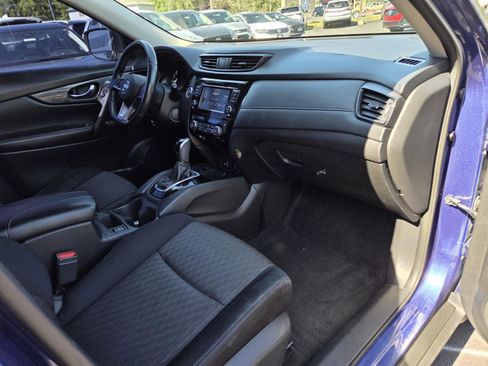 Used 2019 Nissan Rogue SV w/ Premium Package AWD/4WD image 18