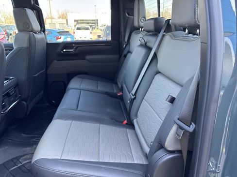 Used 2025 Chevrolet Silverado 2500 ZR2 w/ Technology Package image 19