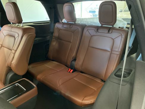 New 2026 Lincoln Aviator Reserve w/ Luxury Package AWD/4WD image 11