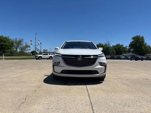 Used 2023 Buick Enclave Essence FWD image 7