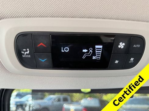 Certified 2024 Chrysler Pacifica Touring-L image 28