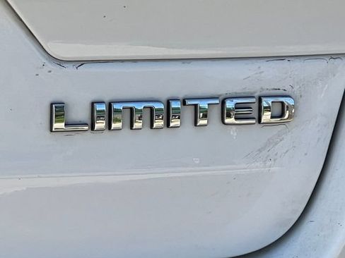Used 2023 Jeep Grand Cherokee Limited w/ Luxury Tech Group II AWD/4WD image 9