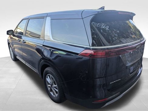 Certified 2024 Kia Carnival LX image 3
