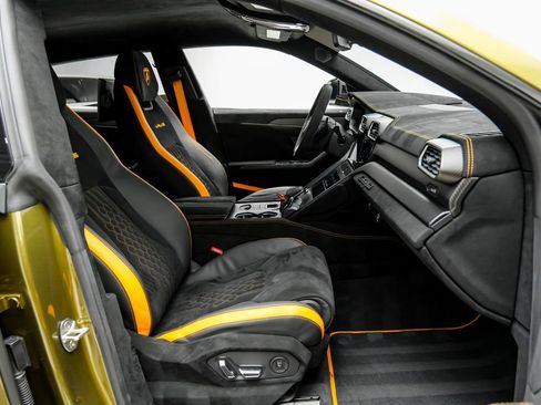 Used 2023 Lamborghini Urus Performante AWD/4WD image 41