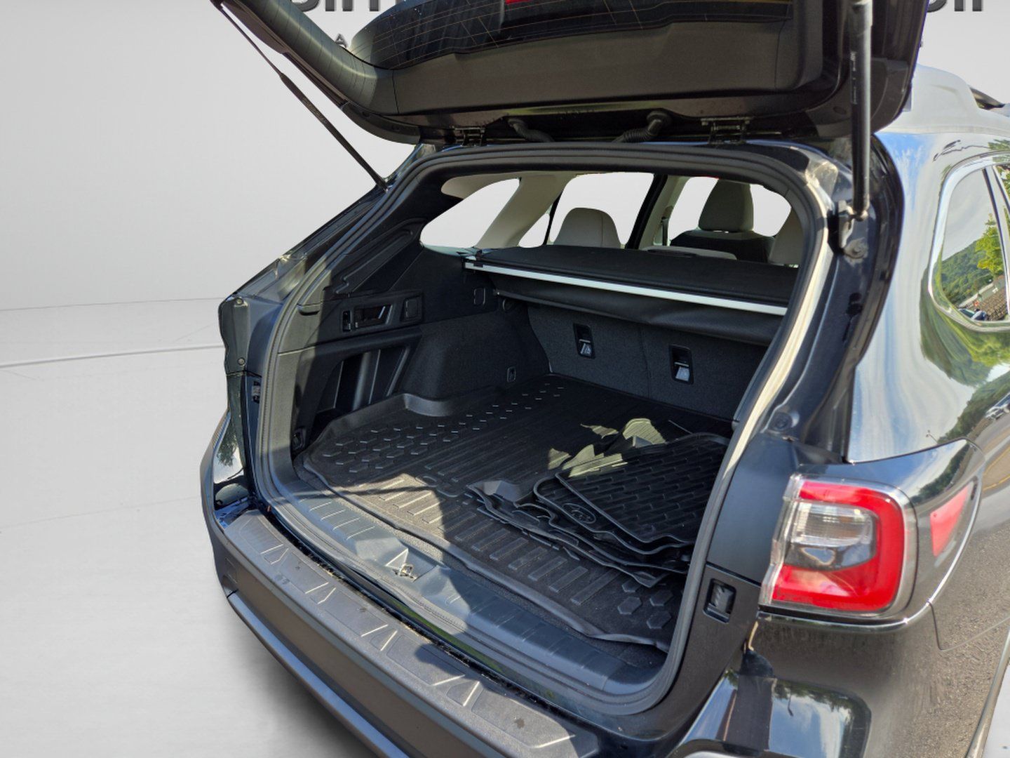 Used 2022 Subaru Outback Premium AWD/4WD image 9