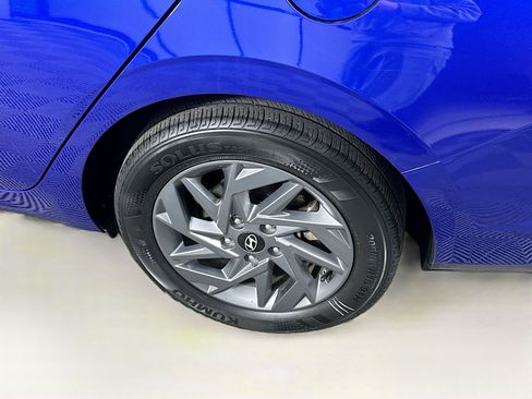 Used 2024 Hyundai Elantra SEL image 11