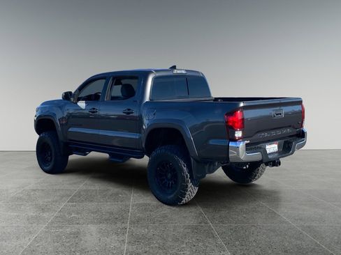 Used 2018 Toyota Tacoma SR5 image 3