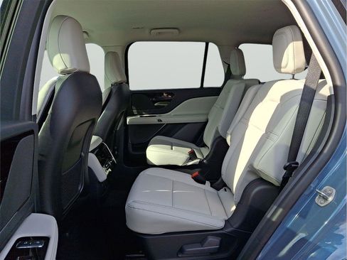 New 2026 Lincoln Aviator AWD image 8