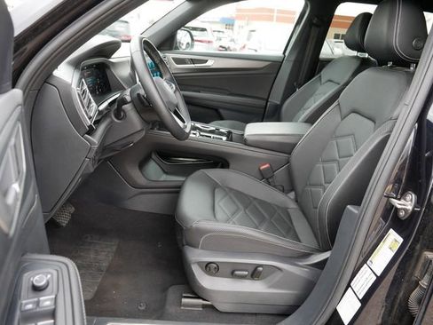 Certified 2025 Volkswagen Atlas Cross Sport SE FWD image 13