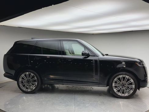 New 2026 Land Rover Range Rover SE image 9
