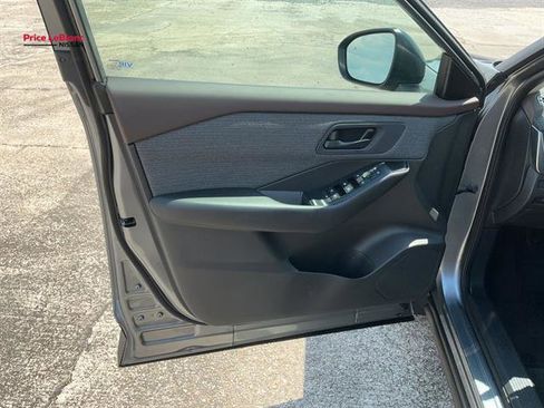 Used 2023 Nissan Rogue S image 15